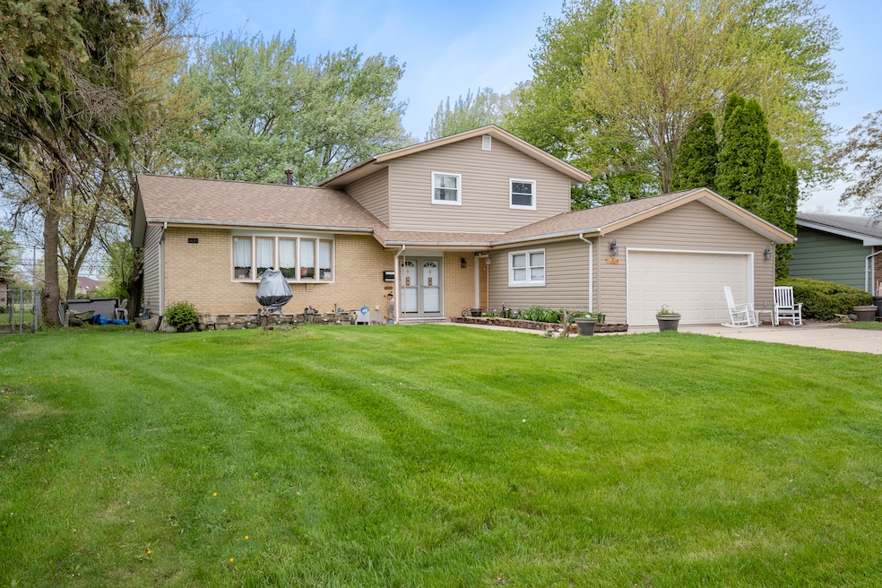 18920 Loras Ln, Country Club Hills, IL 60478 - photo 1