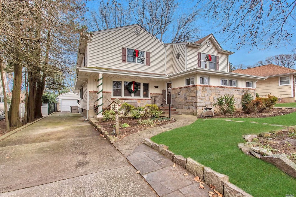 557 Mohawk Rd, West Hempstead, NY 11552 - photo 1