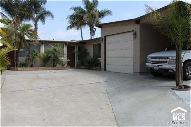 plenty of parking- big driveway