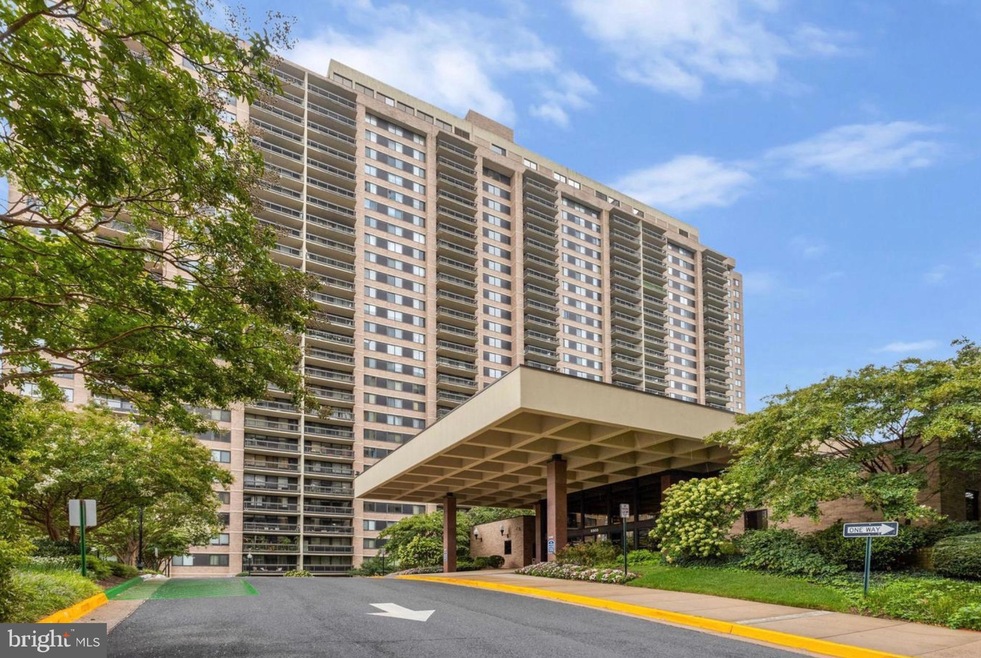 5501 Seminary Rd unit T12S, Baileys Crossroads, VA 22041 - photo 1