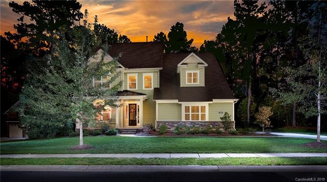 Beautiful Craftsman Style home in Mtn Island Lake 