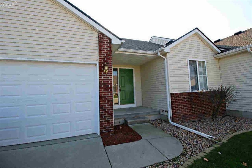 9051 Spring Brook Cir unit 19, Davison, MI 48423 - photo 1