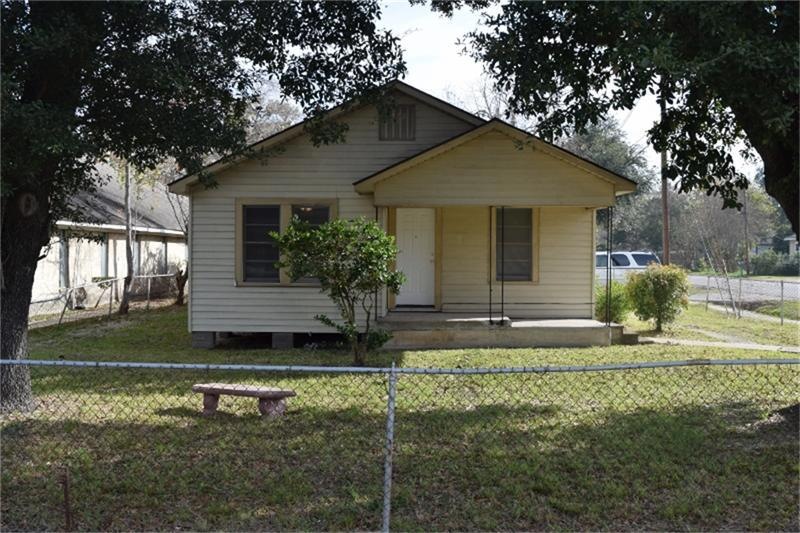 7902 Hirsch Rd, Houston, TX 77016 - photo 1