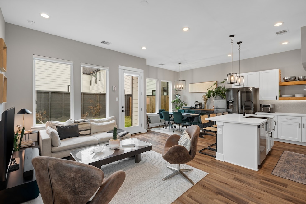 5903 Wheatley Hollow Ln, Houston, TX 77091 - photo 1