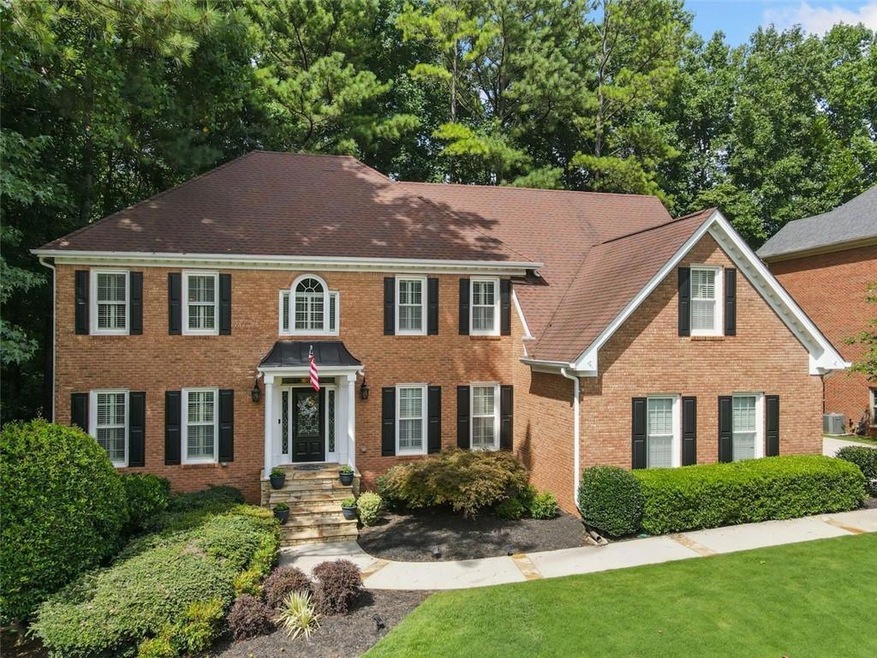 Curb Appeal! Private lot, surrounded by nature!