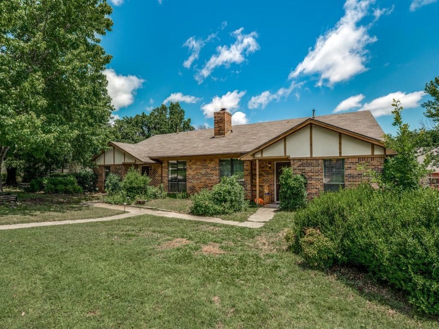 124-126 Hollyhill Ln, Denton, TX 76205 - photo 1