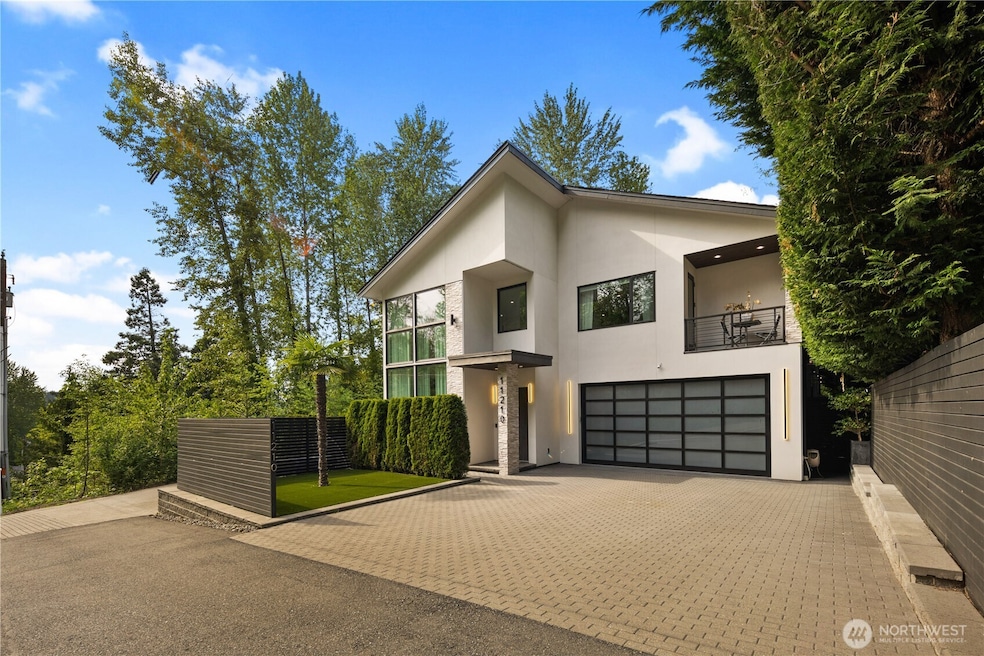 For Sale $2,649,998 • Co-Listing Agent