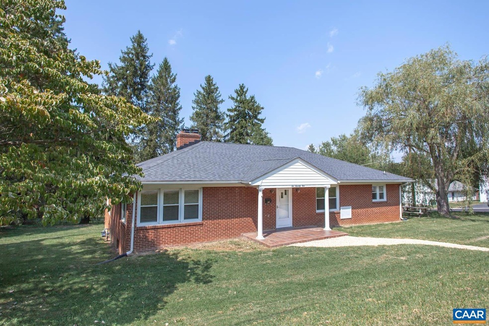 1075 Lyndhurst Rd, Waynesboro, VA 22980 - photo 1