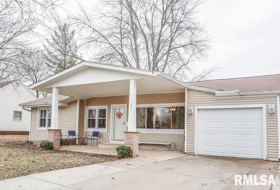 295 Mayfair Dr, Lincoln, IL 62656 - photo 1