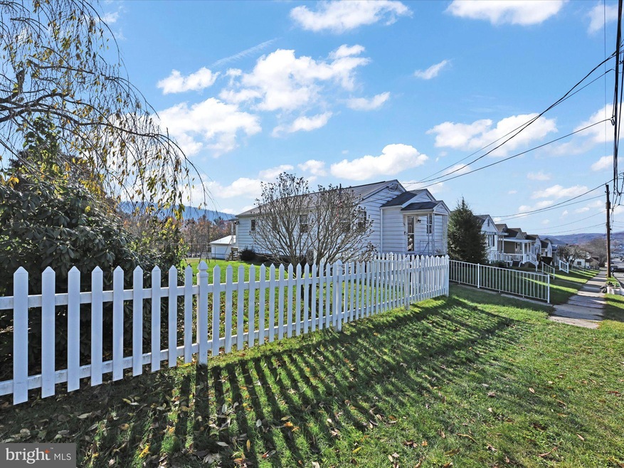 530 Willing St, Tamaqua, PA 18252 - photo 1