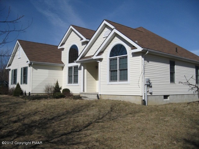 90 Russell Ct, Effort, PA 18330 - photo 1