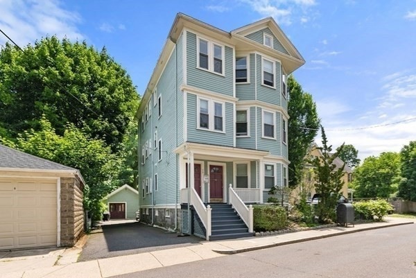 Pending $565,000 • Co-Listing Agent