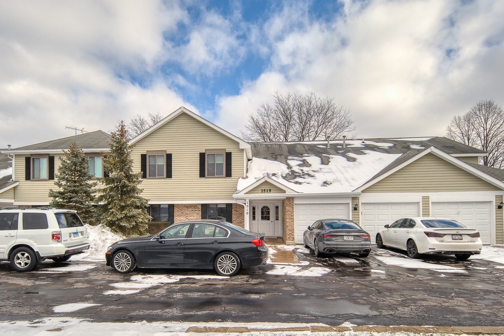 1519 Harbour Ct unit 1A, Schaumburg, IL 60193 - photo 1
