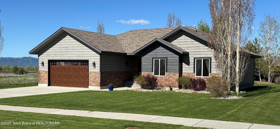For Sale $1,023,000