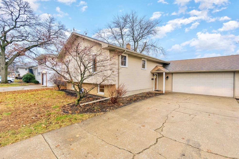 352 N Wright St, Griffith, IN 46319 - photo 1