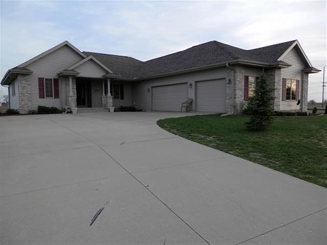 4733 W Rutland Rd, Brooklyn, WI 53521 - photo 1