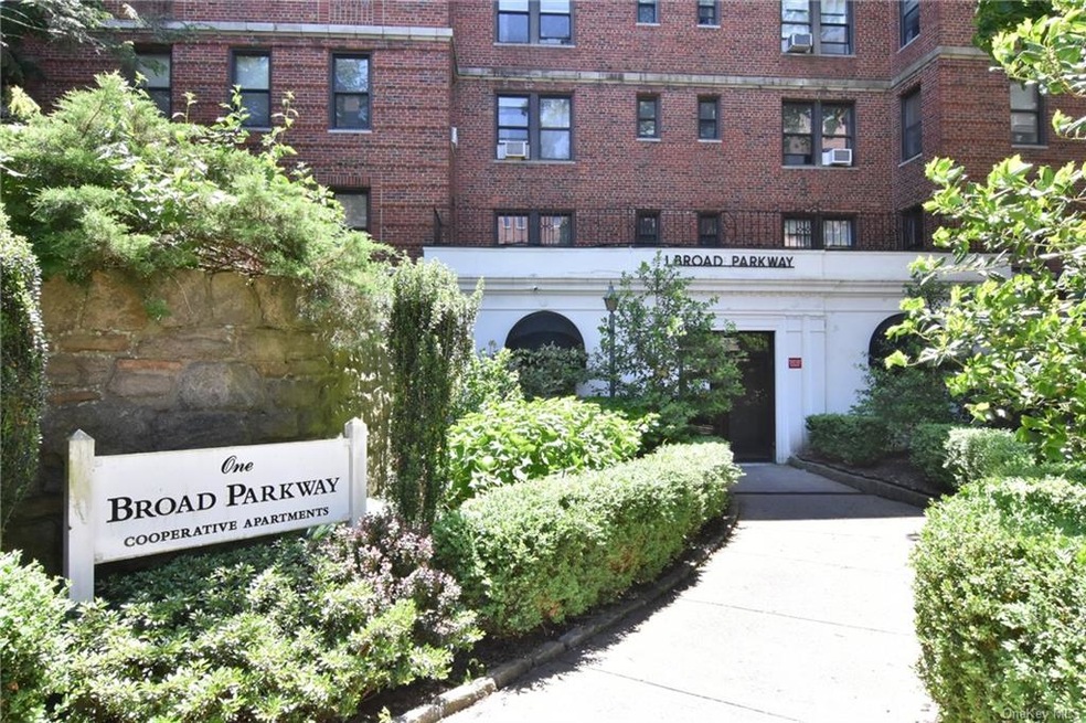 1 Broad Pkwy unit 2A, White Plains, NY 10601 - photo 1