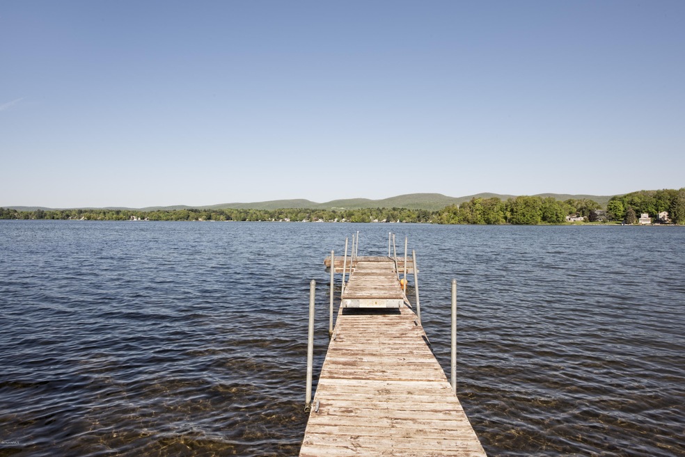 Pontoosuc LakeFront Living