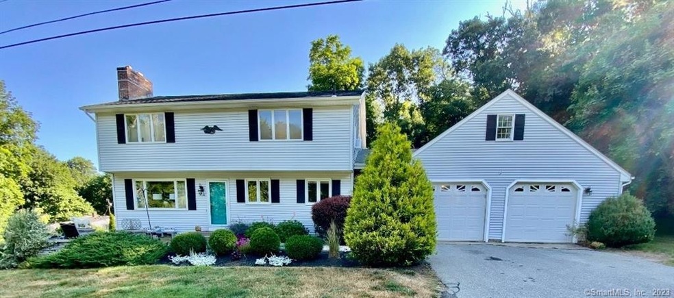 464 Norwich Rd, Plainfield, CT 06374 - photo 1