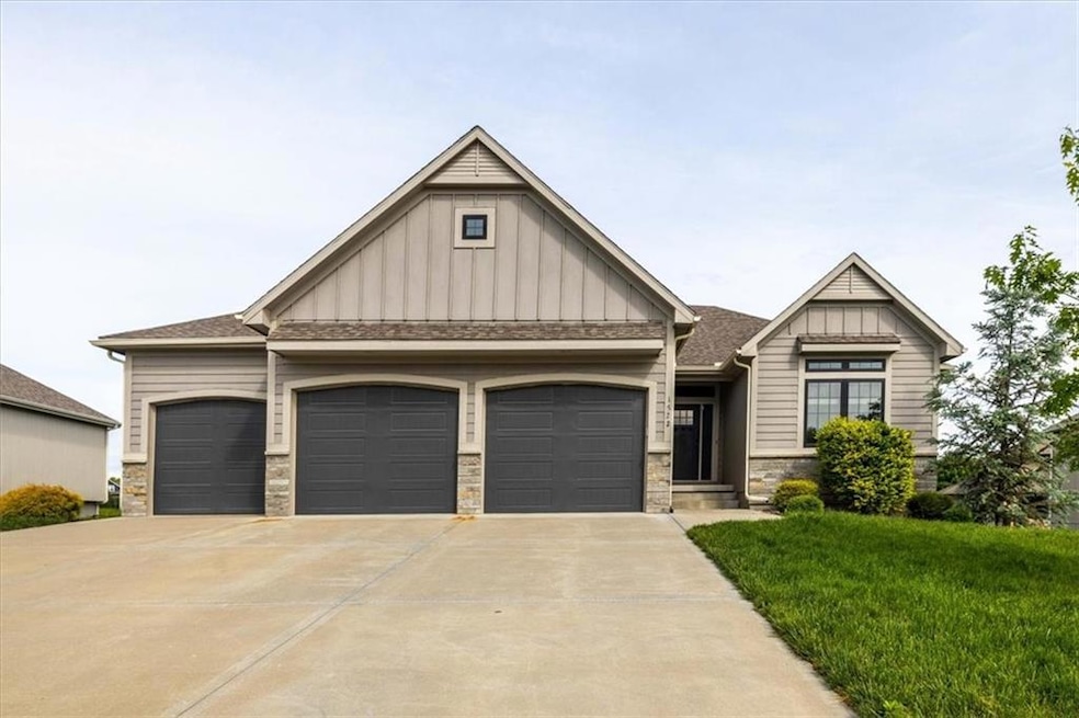 1622 SW Blackstone Place, Lee's Summit, MO 64082 - photo 1