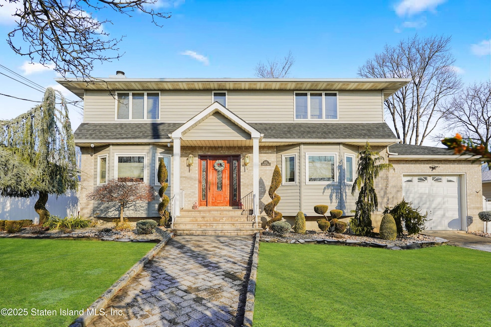 1527 Woodrow Rd, Staten Island, NY 10309 - photo 1