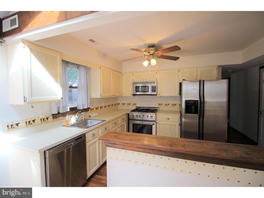 527 Trappe Ln, Langhorne, PA 19047 - photo 1