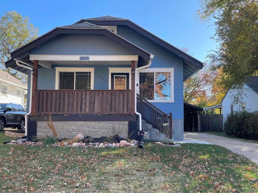 2235 SW Kenilworth Ct, Topeka, KS 66606 - photo 1