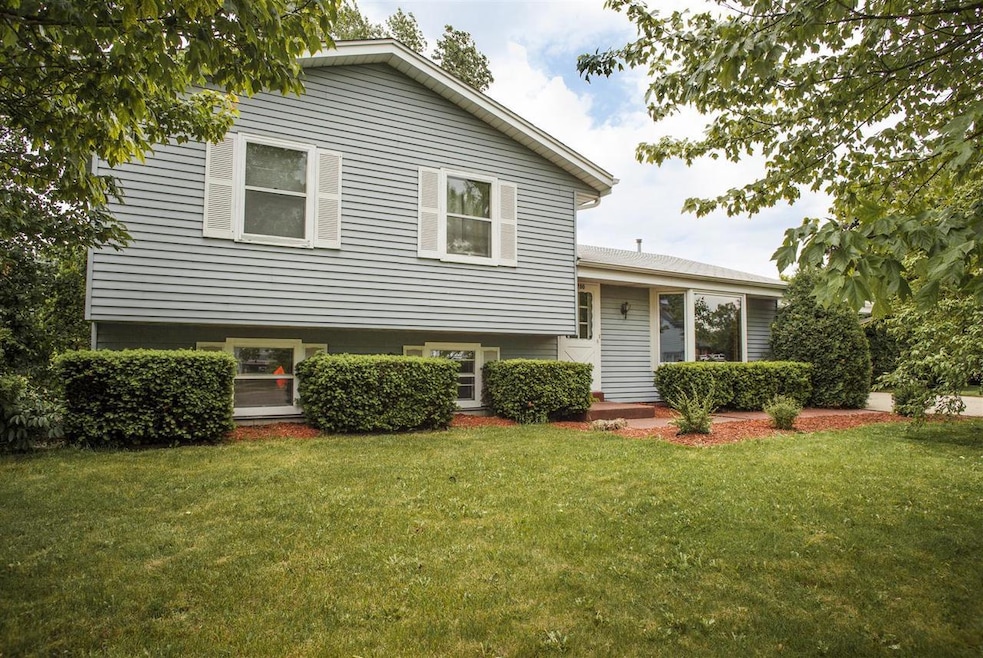 1700 Stardust Dr, Waukesha, WI 53186 - photo 1