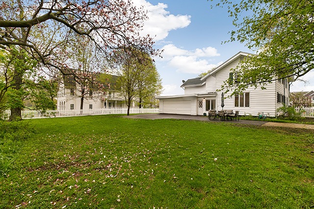 1031 E Bauer Rd, Naperville, IL 60563 - photo 1