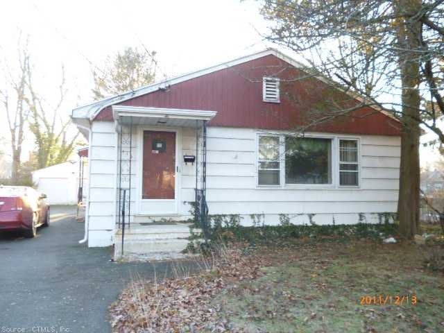 423 Thompson A K A 415, East Haven, CT 06512 - photo 1