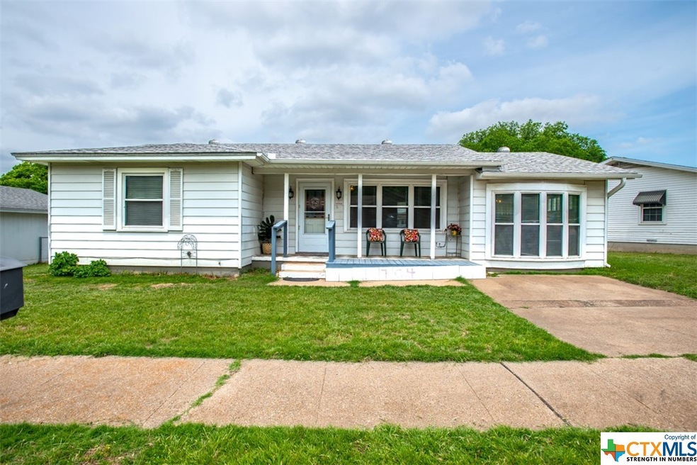 704 Morris Dr, Copperas Cove, TX 76522 - photo 1