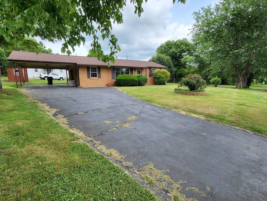 702 W 3rd St, Dickson, TN 37055 - photo 1