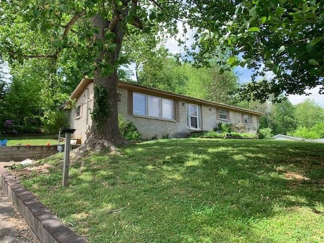 208 Parkview Dr, McMinnville, TN 37110 - photo 1