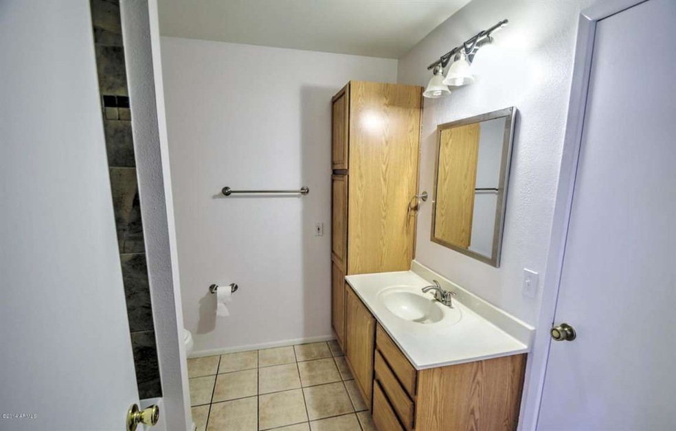 bathroom pic 1