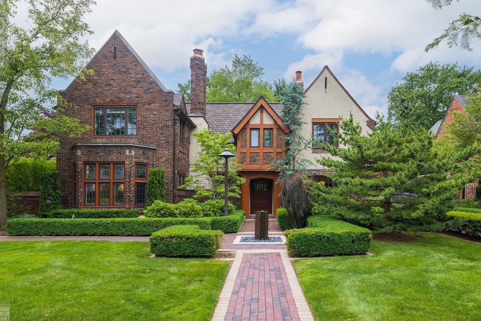 813 Trombley Rd, Grosse Pointe Park, MI 48230 - photo 1