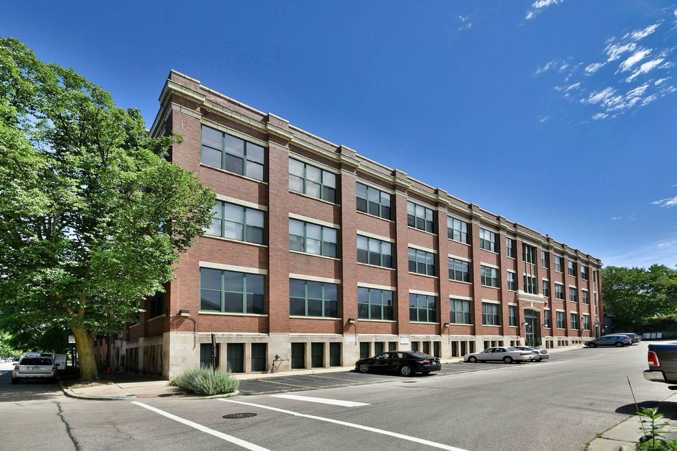 601 Linden Place unit 118, Evanston, IL 60202 - photo 1