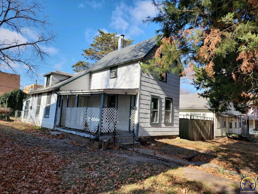 435 SW Jewell Ave, Topeka, KS 66606 - photo 1