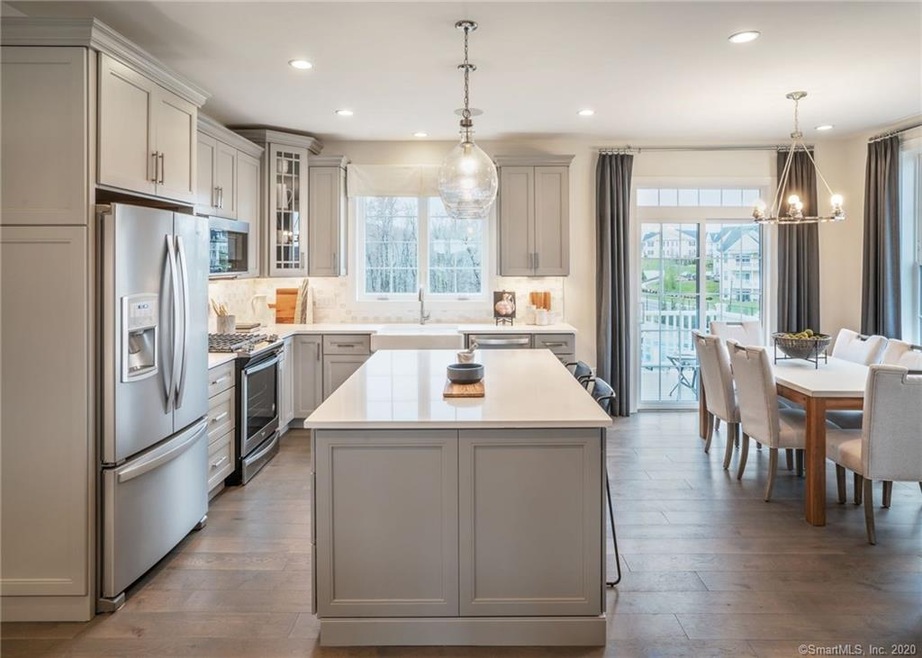 21 Cross St unit 110, Danbury, CT 06810 - photo 1