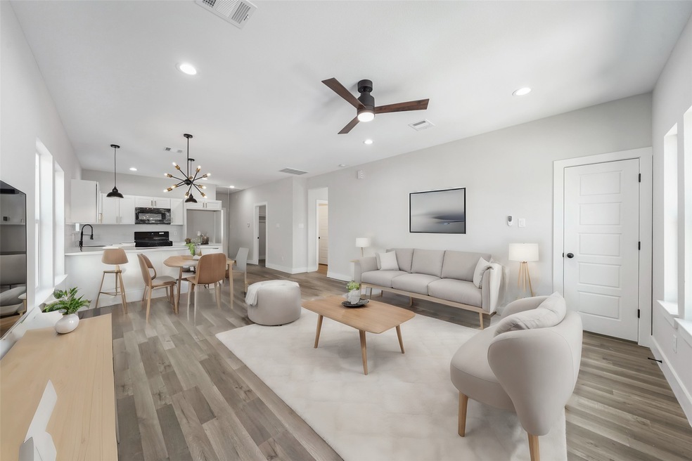 216 E 37th St unit B, Houston, TX 77018 - photo 1