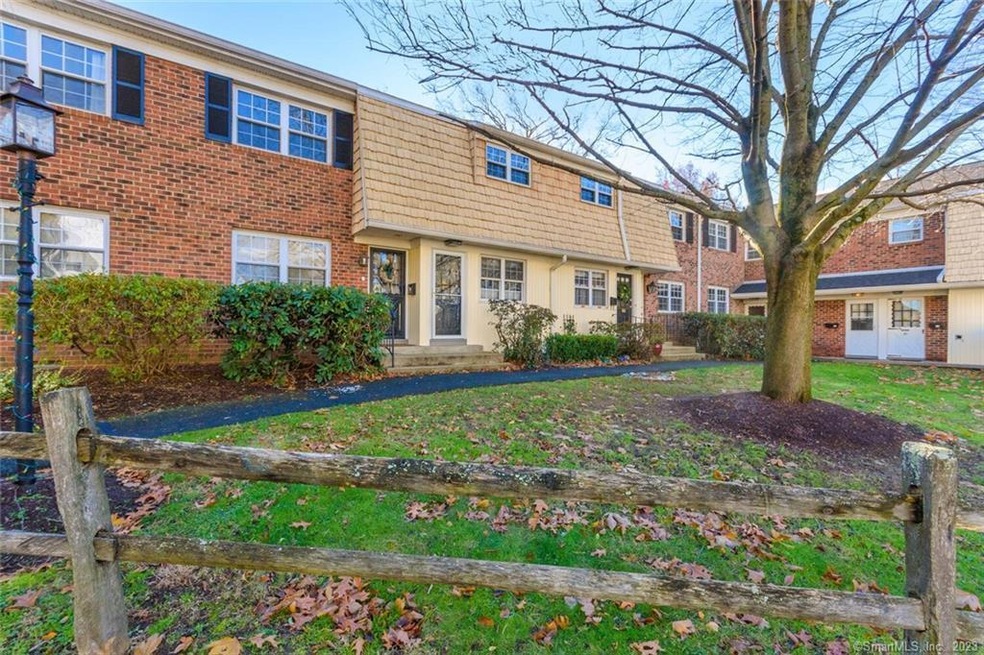 245 Unquowa Rd unit 98, Fairfield, CT 06824 - photo 1