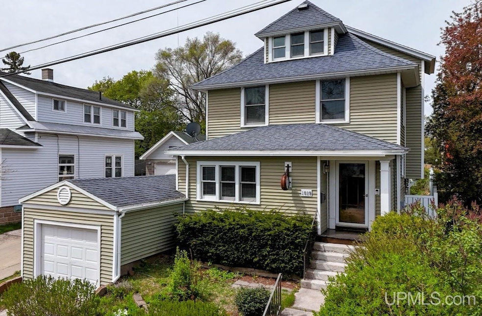 Under Contract $559,900