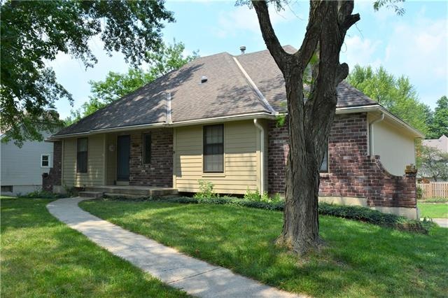 1301 NW Porter Dr, Blue Springs, MO 64015 - photo 1