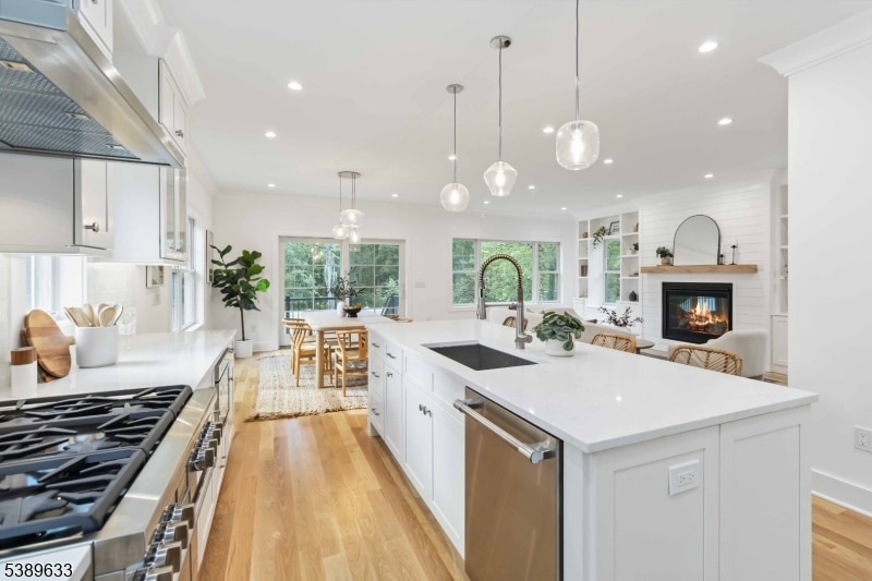 For Sale $1,995,000 • Co-Listing Agent