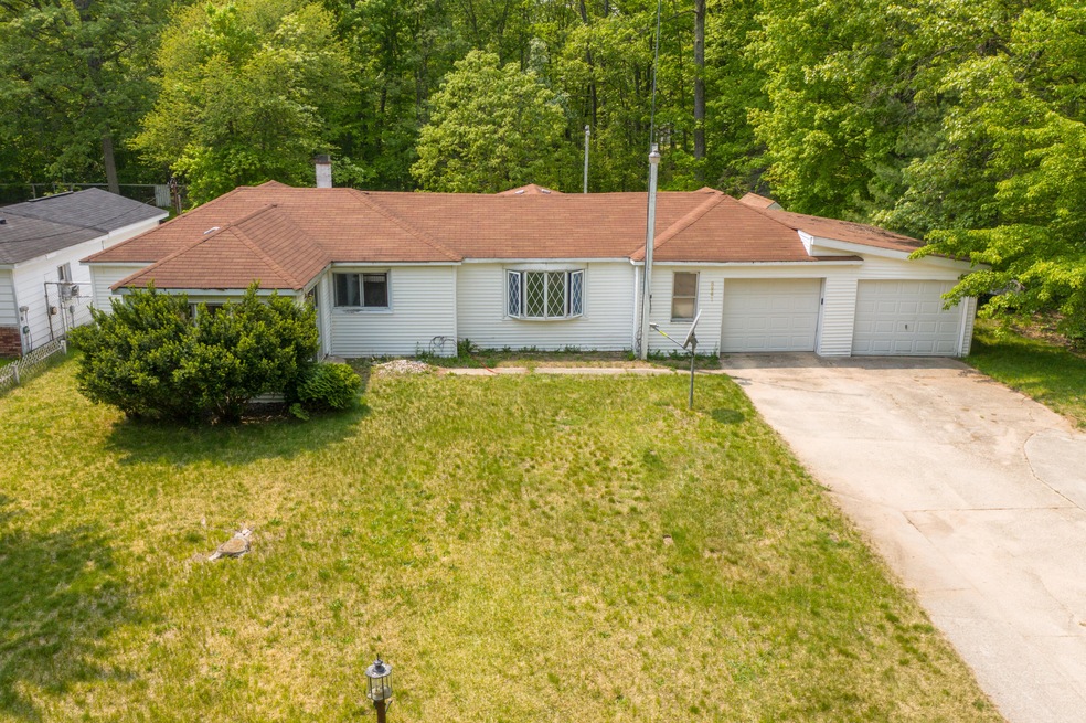 8961 N 23 Ave, Bitely, MI 49309 - photo 1