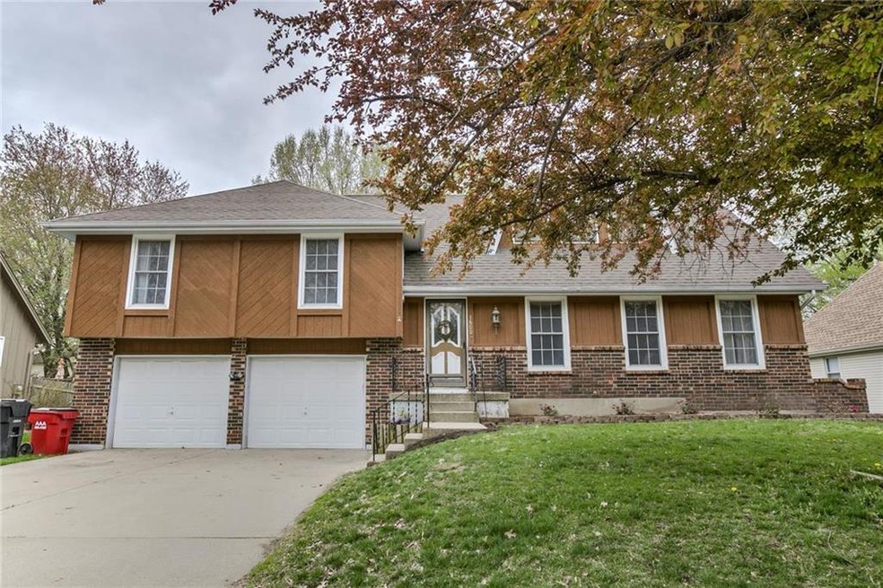 1600 NW Ashton Dr, Blue Springs, MO 64015 - photo 1