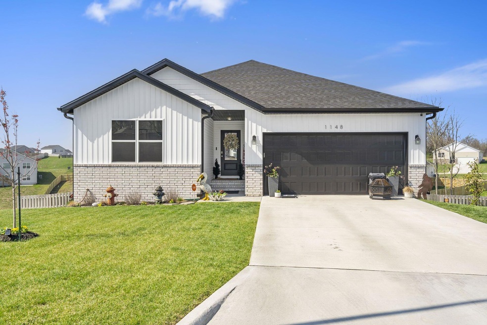 1148 E Manitou Ct