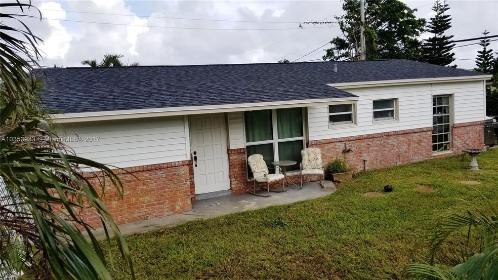 Home featured is a 3/2 bath home. Located North Ea