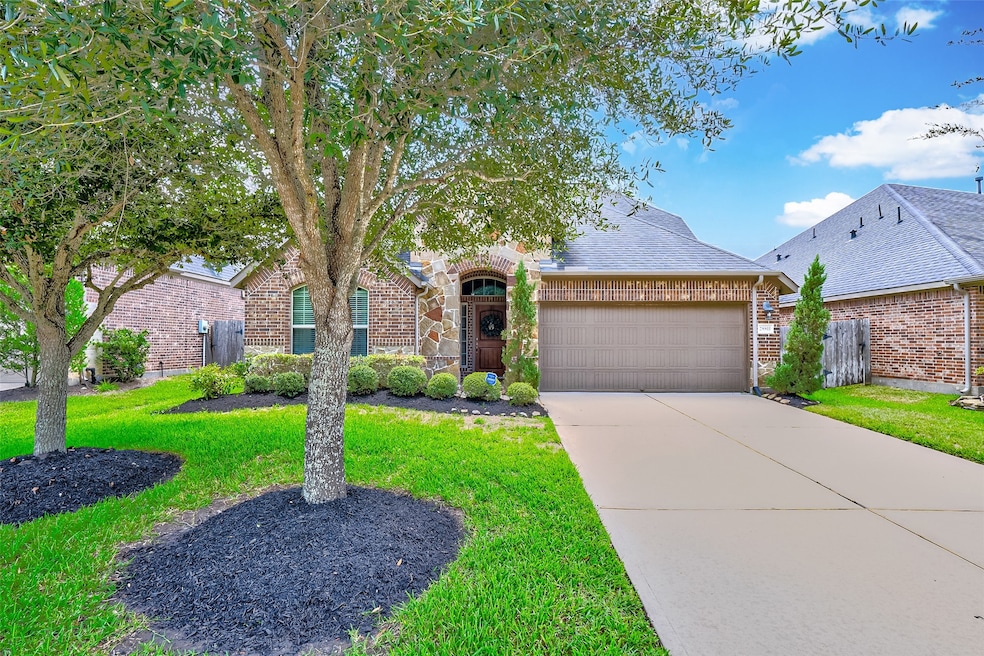 2881 Crested Butte is a 2 story home with 4 bedrooms, 3 full bathrooms and attached 2 car garage located in subdivision of Firethorne in Katy, TX.