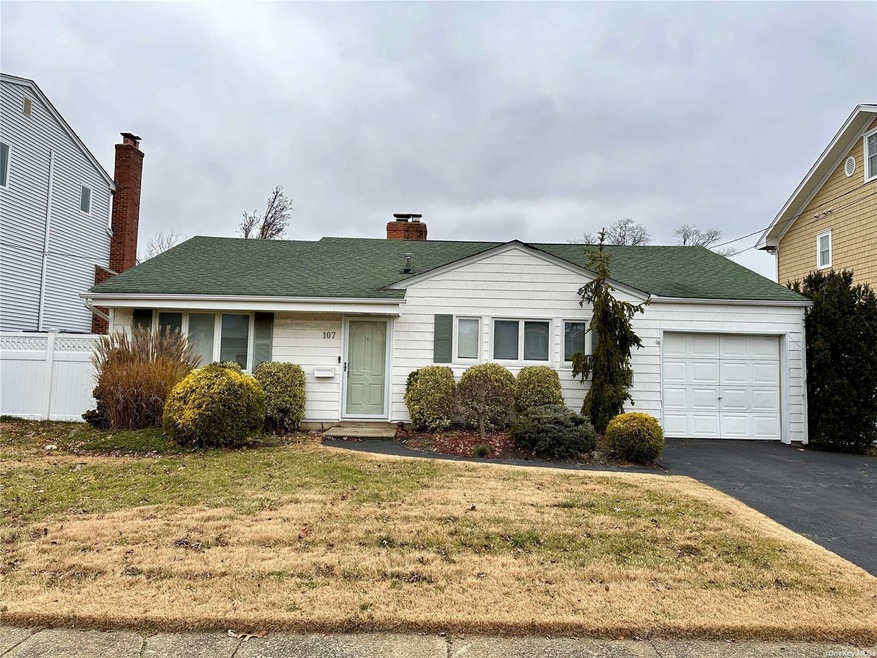 107 Hampton Way, Merrick, NY 11566 - photo 1