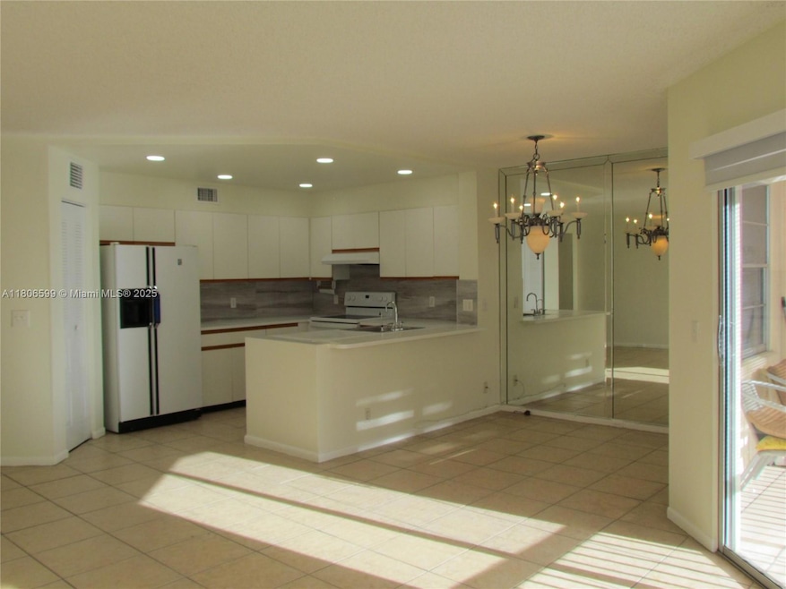 Spacious one bedroom clean unit waiting for you.